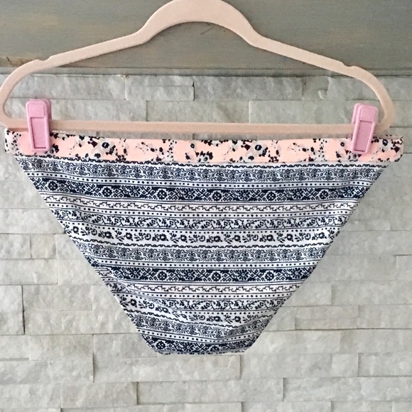 CUTE BIKINI BOTTOMS SIZE XL - Picture 2 of 5